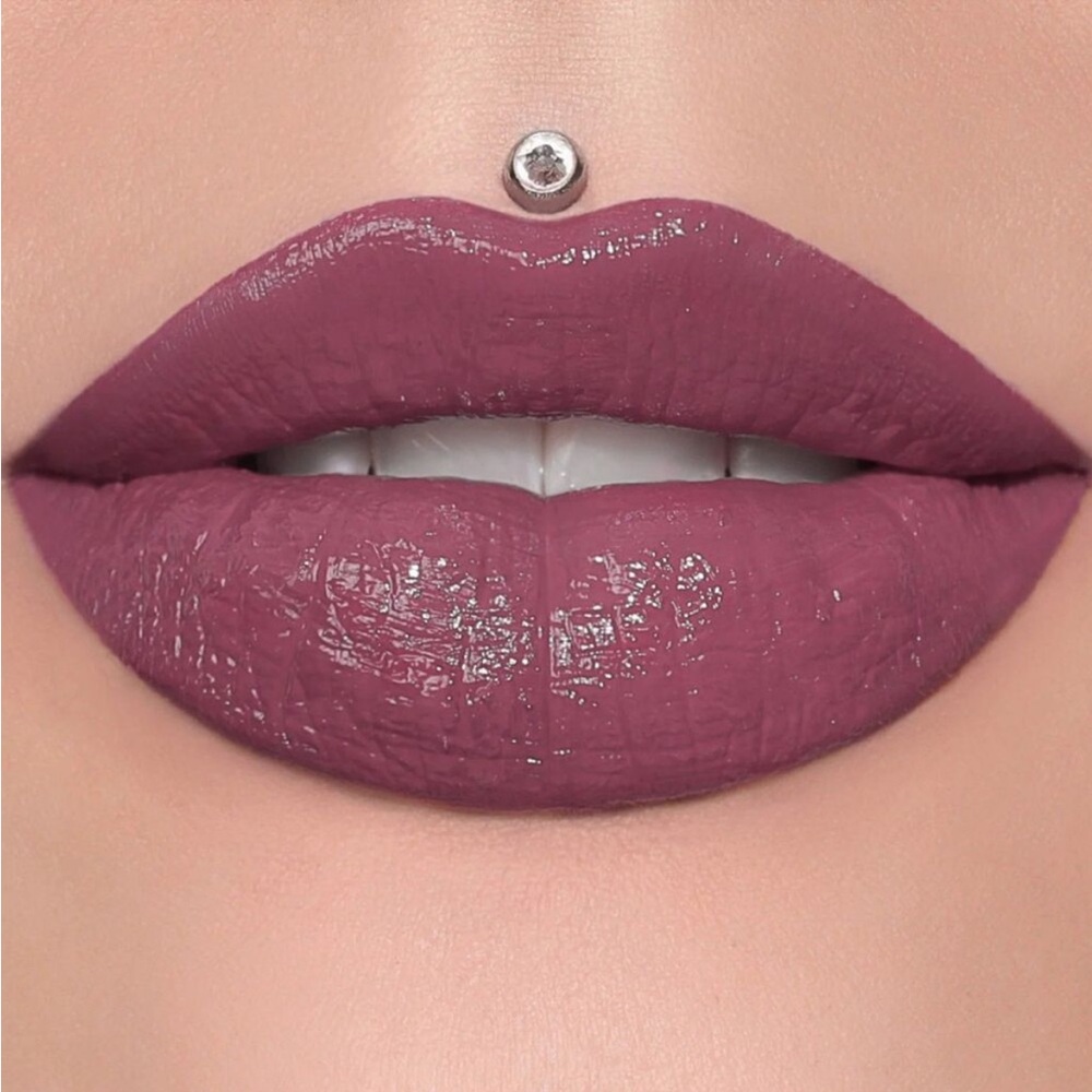 Jeffree Star Supreme Gloss “Improper” NIB